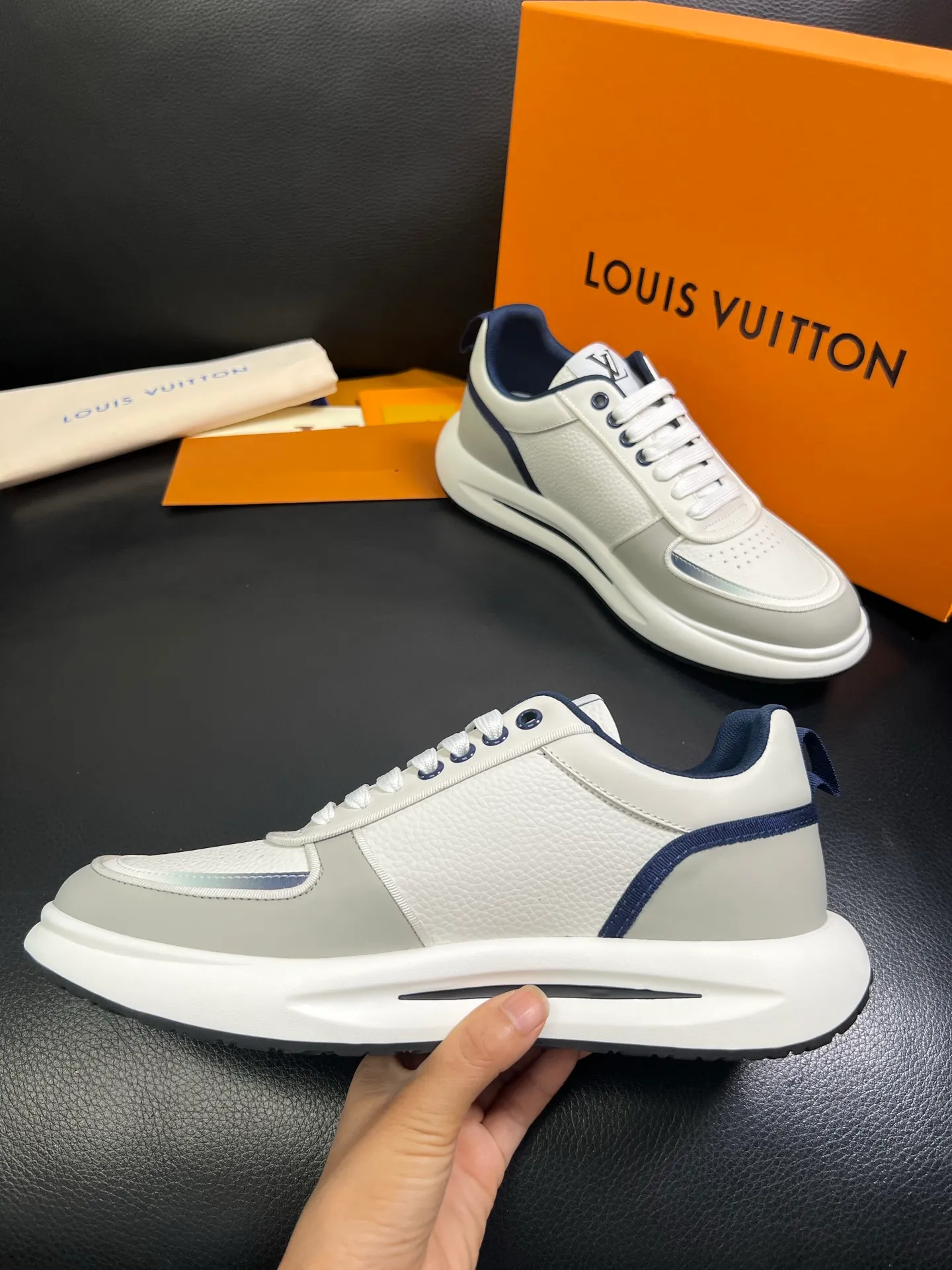 Men's shoes💰800 Lv 🔍Top purchasing agent🇮🇹 Louis Vuitton, the sports sneaker counter is synchronized, the uppers are imported from Italy, high-quality splicing colorful and complex crafts, the imported mesh padding is soft and comfortable, soles: original soles specially provided by the original factory, T men's men's shoes 💰U exclusive movable molded soles are super comfortable, original factory and single goods, 🔍🔍high quality, you can enter and exit the counter at will, welcome to compare, code number 38-44 (customized 45) 85871